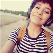Hey! 
Je me présente, je m'appelle Issaoui Houda, j'ai 21 ans et je suis passionnée par la langue anglaise
